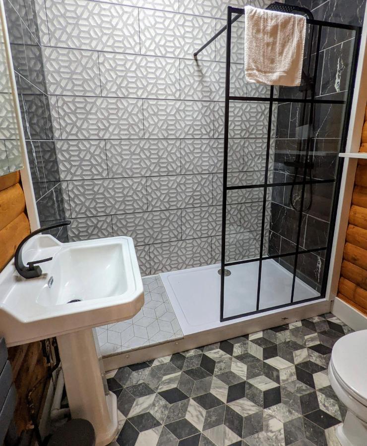 Kaoglen-Spruce-Hot Tub-Forrest Setting-Pet Friendly Villa Balnald Kültér fotó