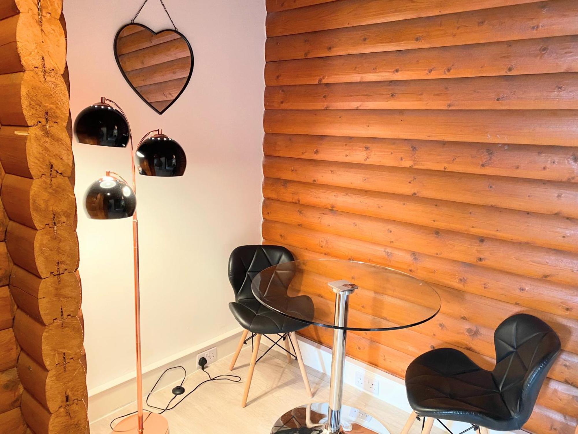 Kaoglen-Spruce-Hot Tub-Forrest Setting-Pet Friendly Villa Balnald Kültér fotó